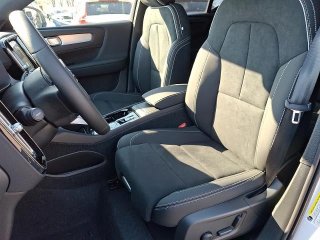 2026 Volvo XC40 B5 AWD Ultra Black Edition