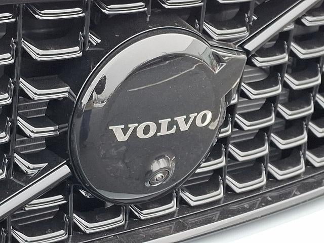 2026 Volvo XC40 B5 AWD Ultra Black Edition