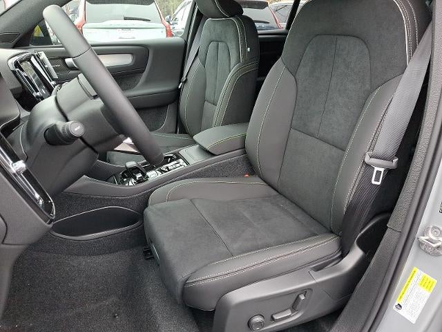 2026 Volvo XC40 B5 AWD Ultra Black Edition