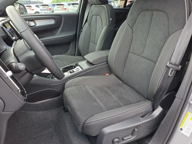 2026 Volvo XC40 B5 AWD Ultra Black Edition