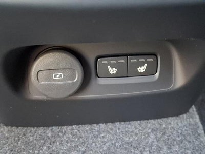 2026 Volvo XC40 B5 AWD Ultra Black Edition