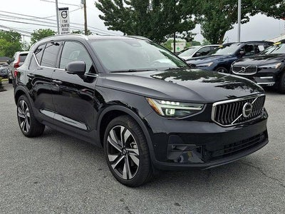 2024 Volvo XC40 B5 AWD Plus Bright Theme