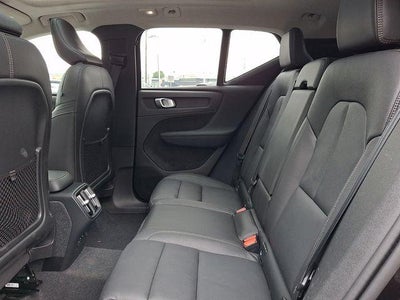 2024 Volvo XC40 B5 AWD Plus Bright Theme