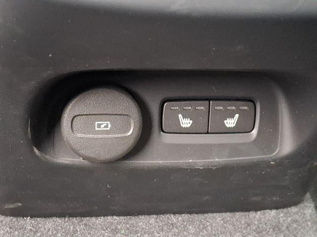 2024 Volvo XC40 B5 AWD Plus Bright Theme
