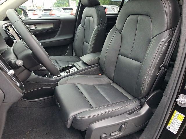 2024 Volvo XC40 B5 AWD Plus Bright Theme