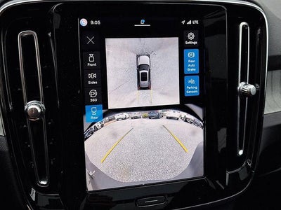 2024 Volvo XC40 B5 AWD Plus Bright Theme