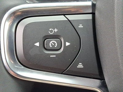 2024 Volvo XC40 B5 AWD Plus Bright Theme