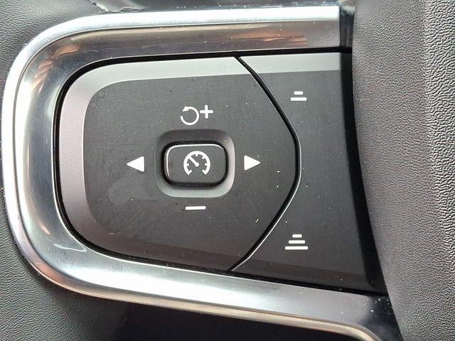 2024 Volvo XC40 B5 AWD Plus Bright Theme