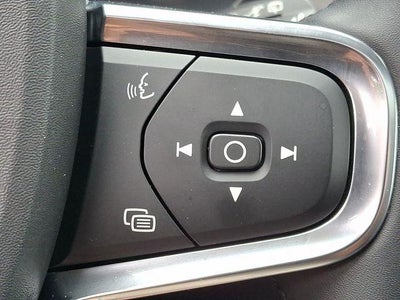 2024 Volvo XC40 B5 AWD Plus Bright Theme