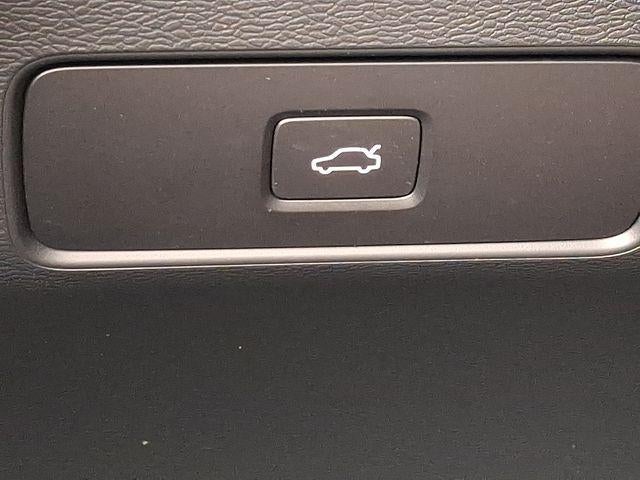2024 Volvo XC40 B5 AWD Plus Bright Theme