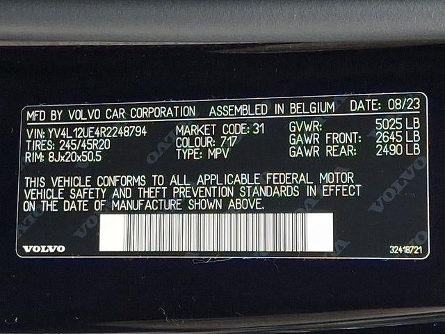 2024 Volvo XC40 B5 AWD Plus Bright Theme
