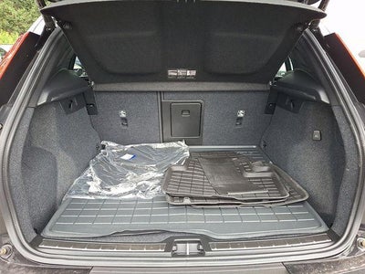 2024 Volvo XC40 B5 AWD Plus Bright Theme
