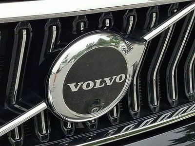 2024 Volvo XC40 B5 AWD Plus Bright Theme