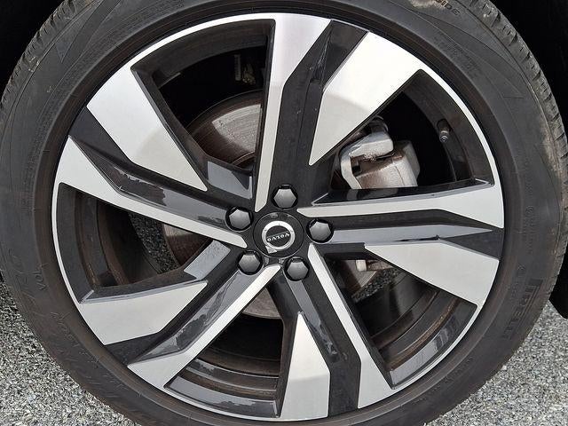 2024 Volvo XC40 B5 AWD Plus Bright Theme
