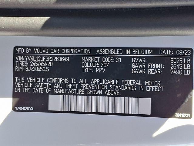2024 Volvo XC40 B5 AWD Ultimate Bright Theme