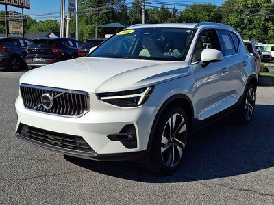 2024 Volvo XC40 B5 AWD Ultimate Bright Theme