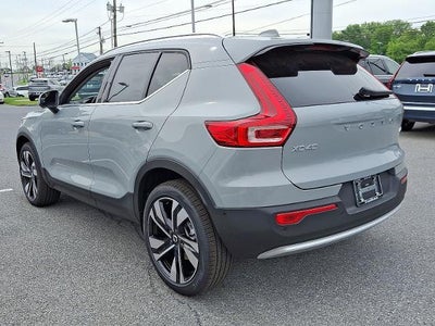 2025 Volvo XC40 B5 AWD Ultra Bright Theme