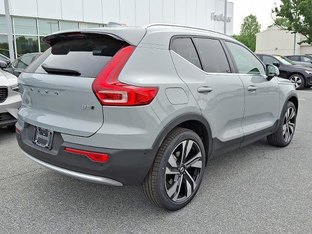 2025 Volvo XC40 B5 AWD Ultra Bright Theme