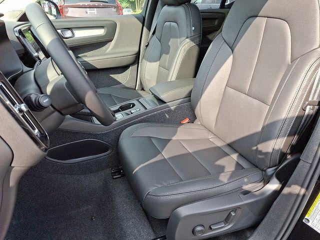 2026 Volvo XC40 B5 AWD Core