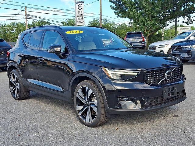 2024 Volvo XC40 B5 AWD Plus Dark Theme