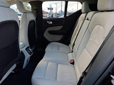 2024 Volvo XC40 B5 AWD Plus Dark Theme