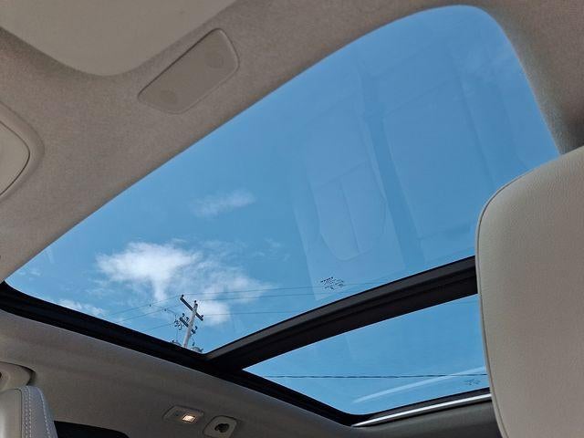 2024 Volvo XC40 B5 AWD Plus Dark Theme