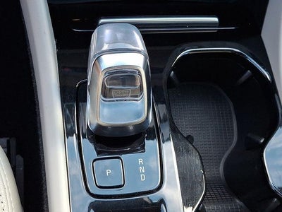 2024 Volvo XC40 B5 AWD Plus Dark Theme