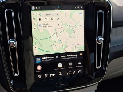 2024 Volvo XC40 B5 AWD Plus Dark Theme