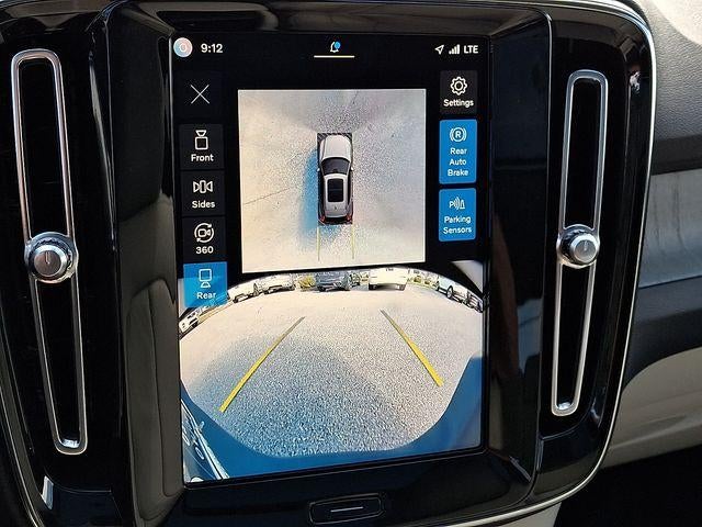2024 Volvo XC40 B5 AWD Plus Dark Theme
