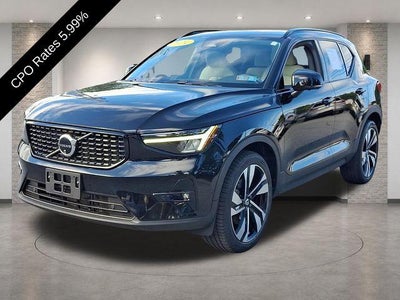 2024 Volvo XC40 B5 AWD Plus Dark Theme