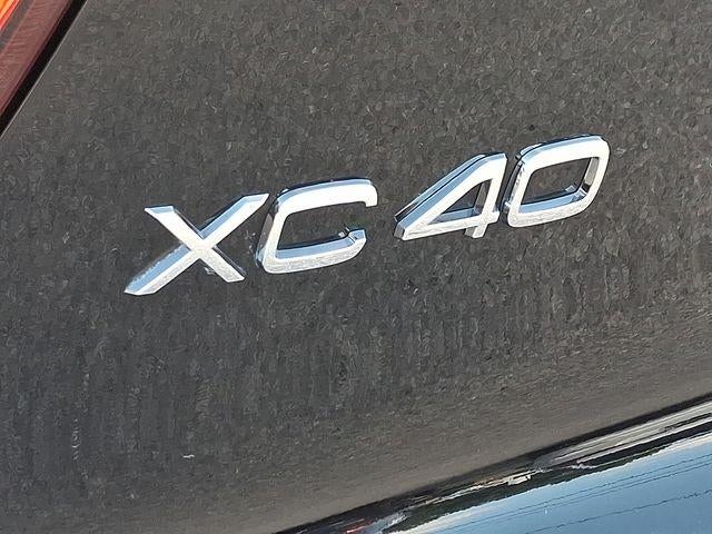 2024 Volvo XC40 B5 AWD Plus Dark Theme