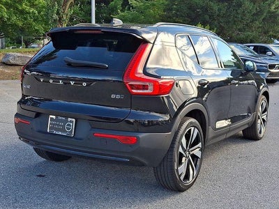 2024 Volvo XC40 B5 AWD Plus Dark Theme