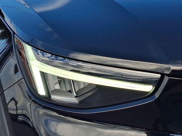 2024 Volvo XC40 B5 AWD Plus Dark Theme
