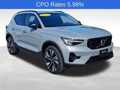 2024 Volvo XC40 B5 AWD Plus Dark Theme