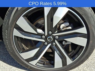 2024 Volvo XC40 B5 AWD Plus Dark Theme