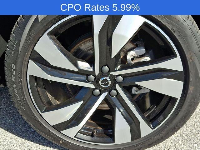 2024 Volvo XC40 B5 AWD Plus Dark Theme