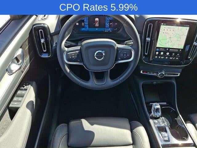 2024 Volvo XC40 B5 AWD Plus Dark Theme