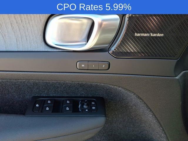 2024 Volvo XC40 B5 AWD Plus Dark Theme