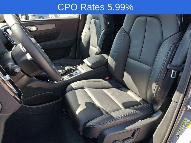 2024 Volvo XC40 B5 AWD Plus Dark Theme