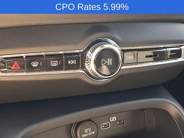 2024 Volvo XC40 B5 AWD Plus Dark Theme