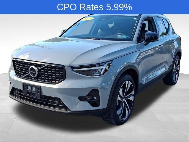2024 Volvo XC40 B5 AWD Plus Dark Theme