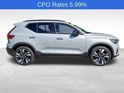2024 Volvo XC40 B5 AWD Plus Dark Theme