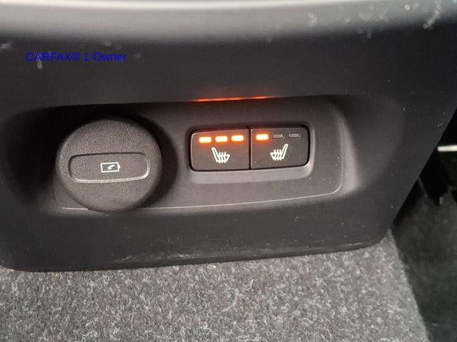 2023 Volvo XC40 B5 AWD Plus Dark Theme