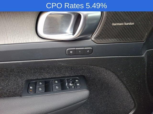 2023 Volvo XC40 B5 AWD Plus Dark Theme