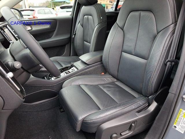 2023 Volvo XC40 B5 AWD Plus Dark Theme