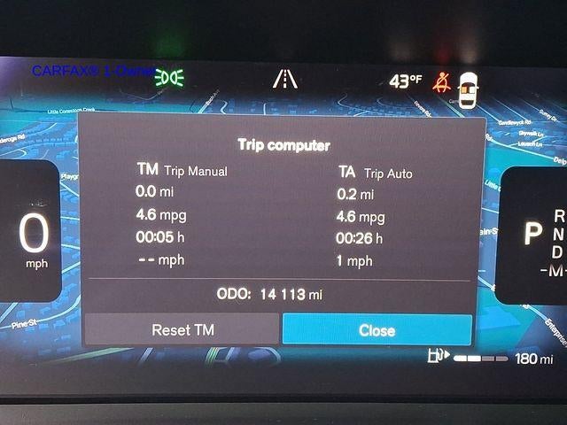 2023 Volvo XC40 B5 AWD Plus Dark Theme