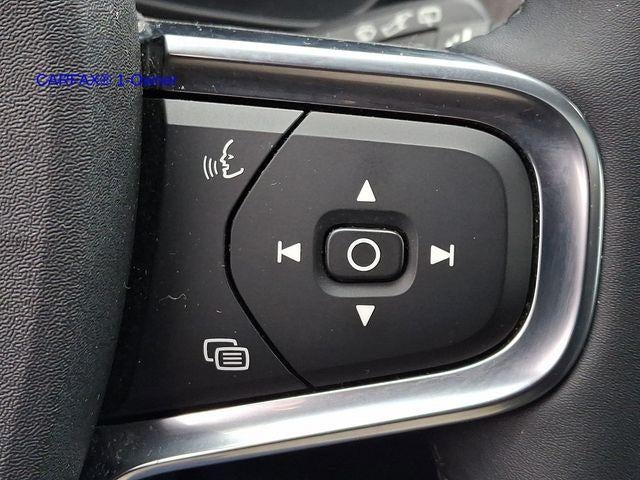 2023 Volvo XC40 B5 AWD Plus Dark Theme