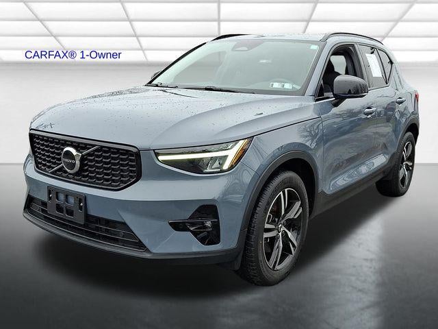 2023 Volvo XC40 B5 AWD Plus Dark Theme