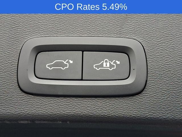 2023 Volvo XC40 B5 AWD Plus Dark Theme