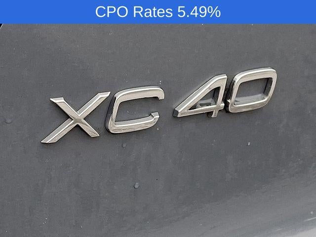 2023 Volvo XC40 B5 AWD Plus Dark Theme